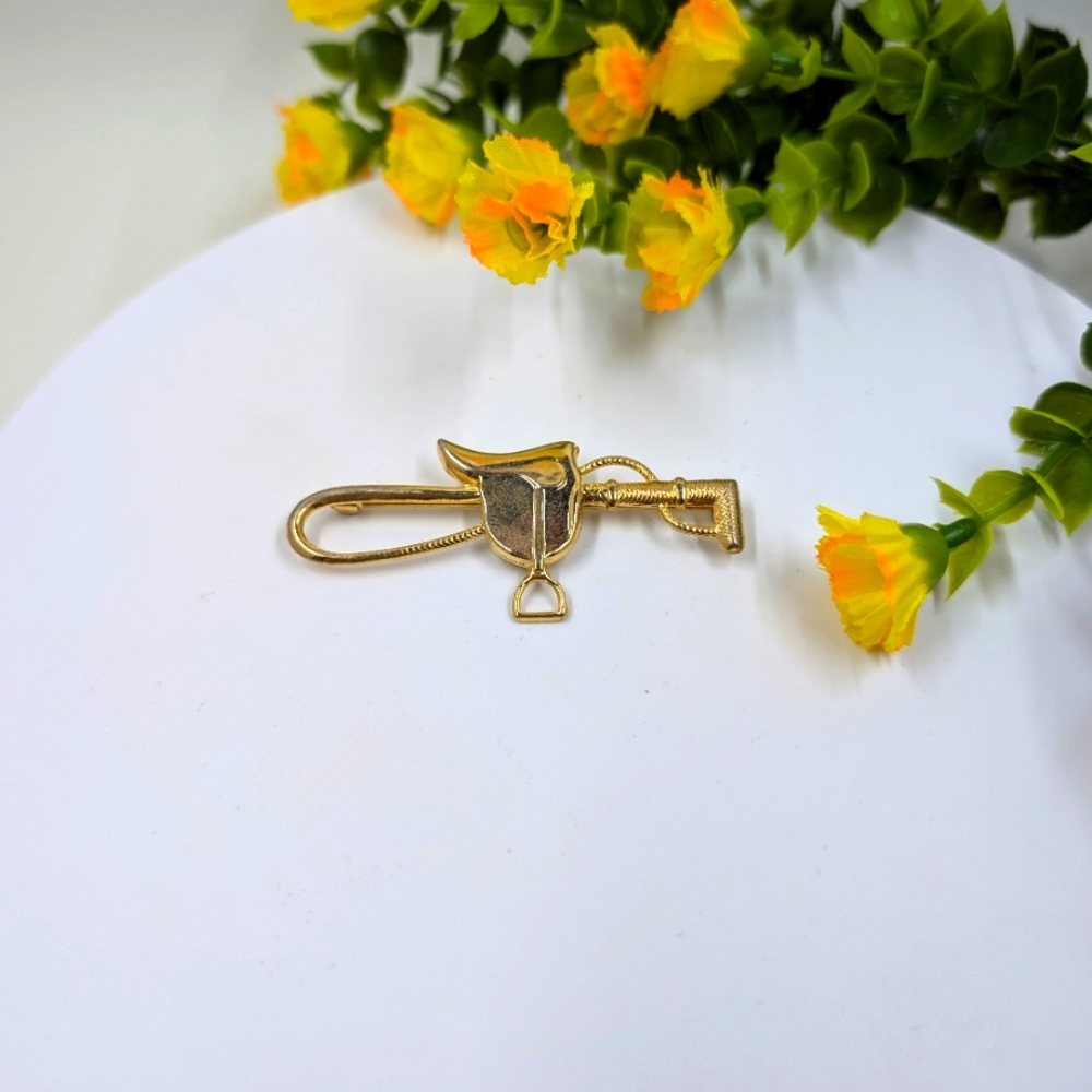 Horse Lovers Saddle and Riding Crop Gold Toned Vintage Brooch